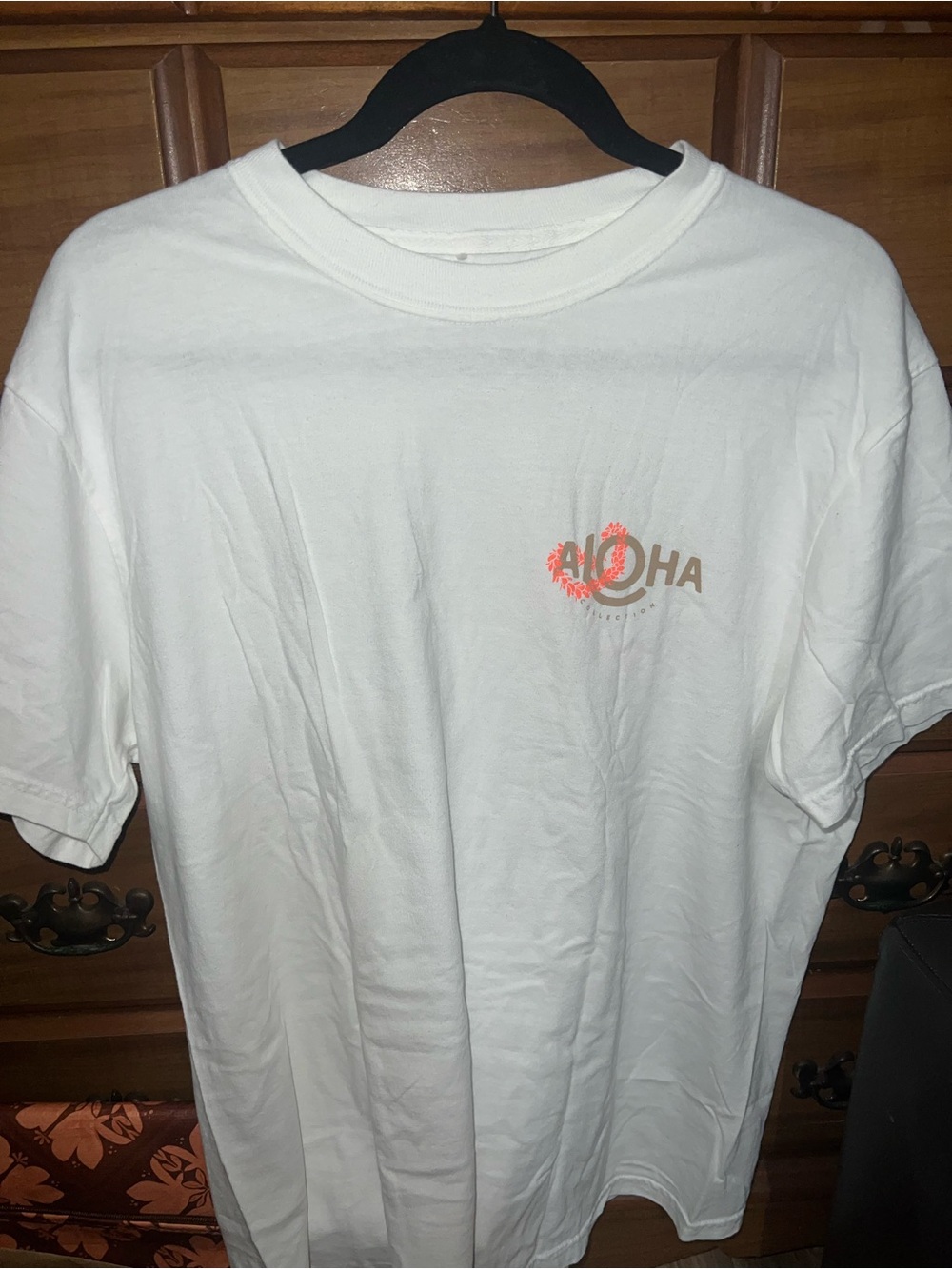 ALOHA Collection | White tee with lei and logo design - Picture 2 of 3